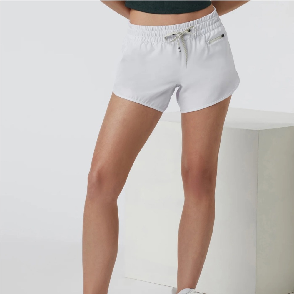 White vuori Clementine 2.0 Short 4" XS nwot
